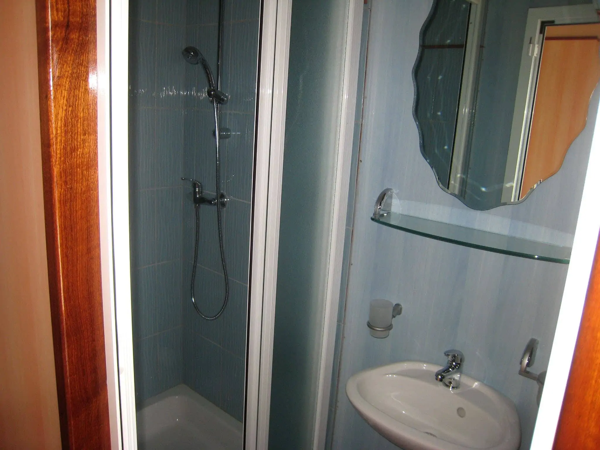 Tour De Vines Croatia Ships Guest Pictures San Snova Bathroom Shower 01