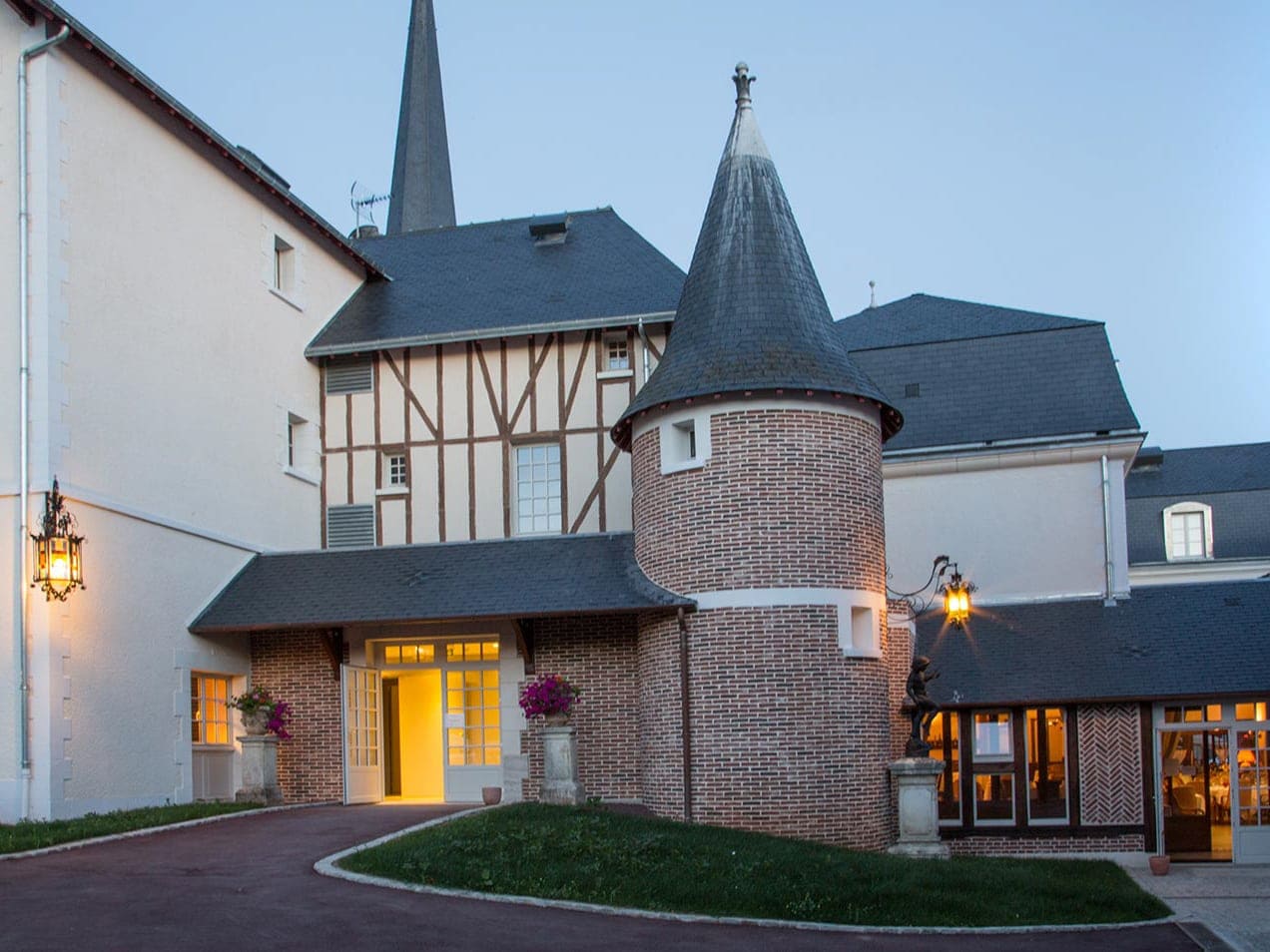 Tour De Vines France Loire Relais Des Trois Châteaux Cour Cheverny