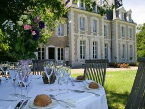 Tour De Vines France Loire Chateau Breuil 187991 Tour De Vines France Loire Chateau Breuil 187991