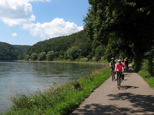 danube cycle tour near regensburg